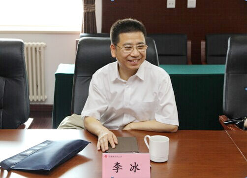 图为国资委改组局局长李冰