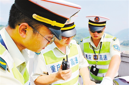 [重庆]渝湘高速执法:"为民三招"缓解拥挤